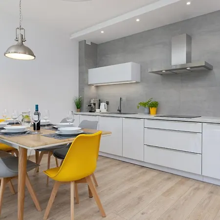 La Playa Przy Plazy * ポビエロボ